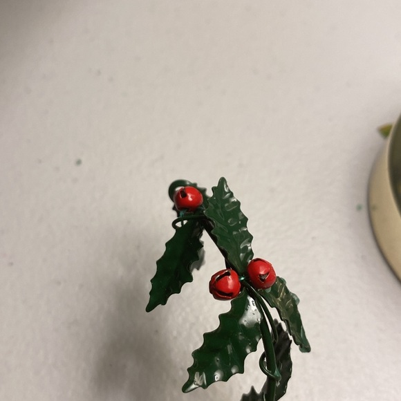 Vintage Dept 56 Enameled Metal Holly Bell Candle Spirals - Picture 6 of 7